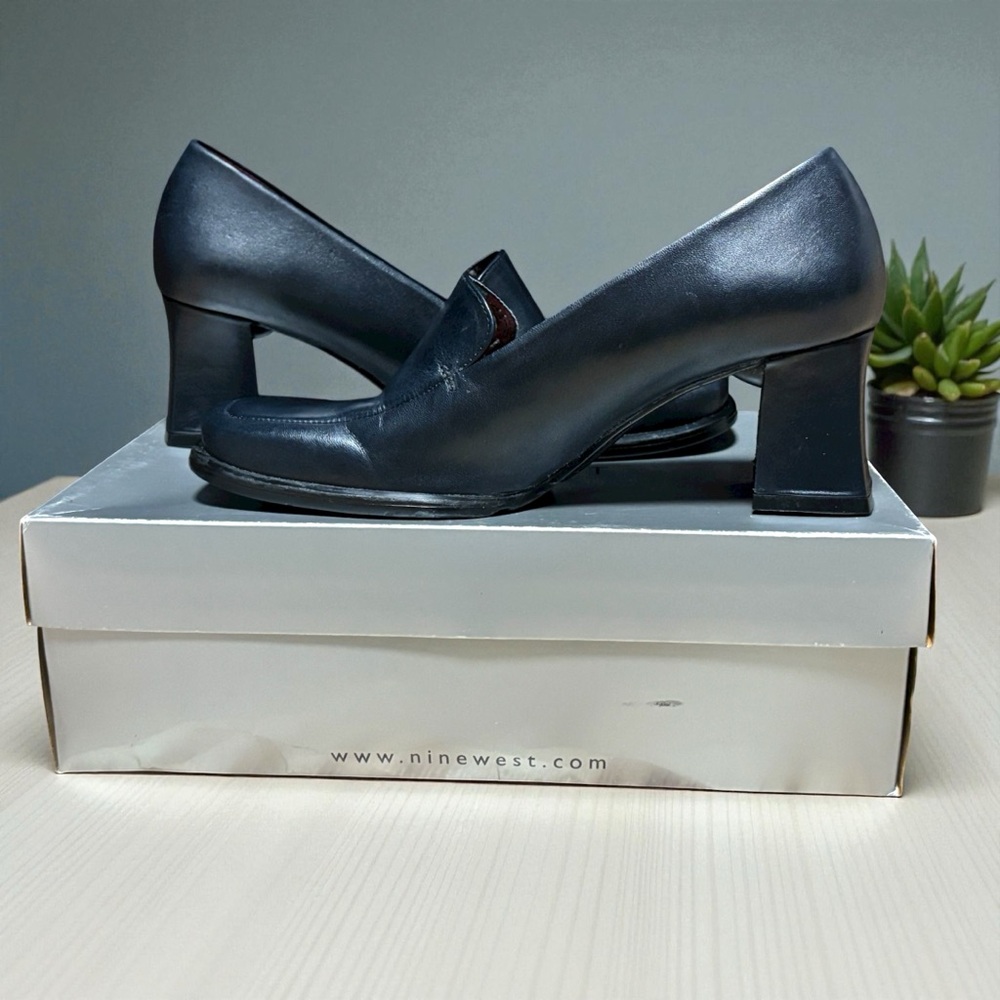 VINTAGE 90s Nine West "Miriam Dill" Navy Blue Leather Chunky Loafers